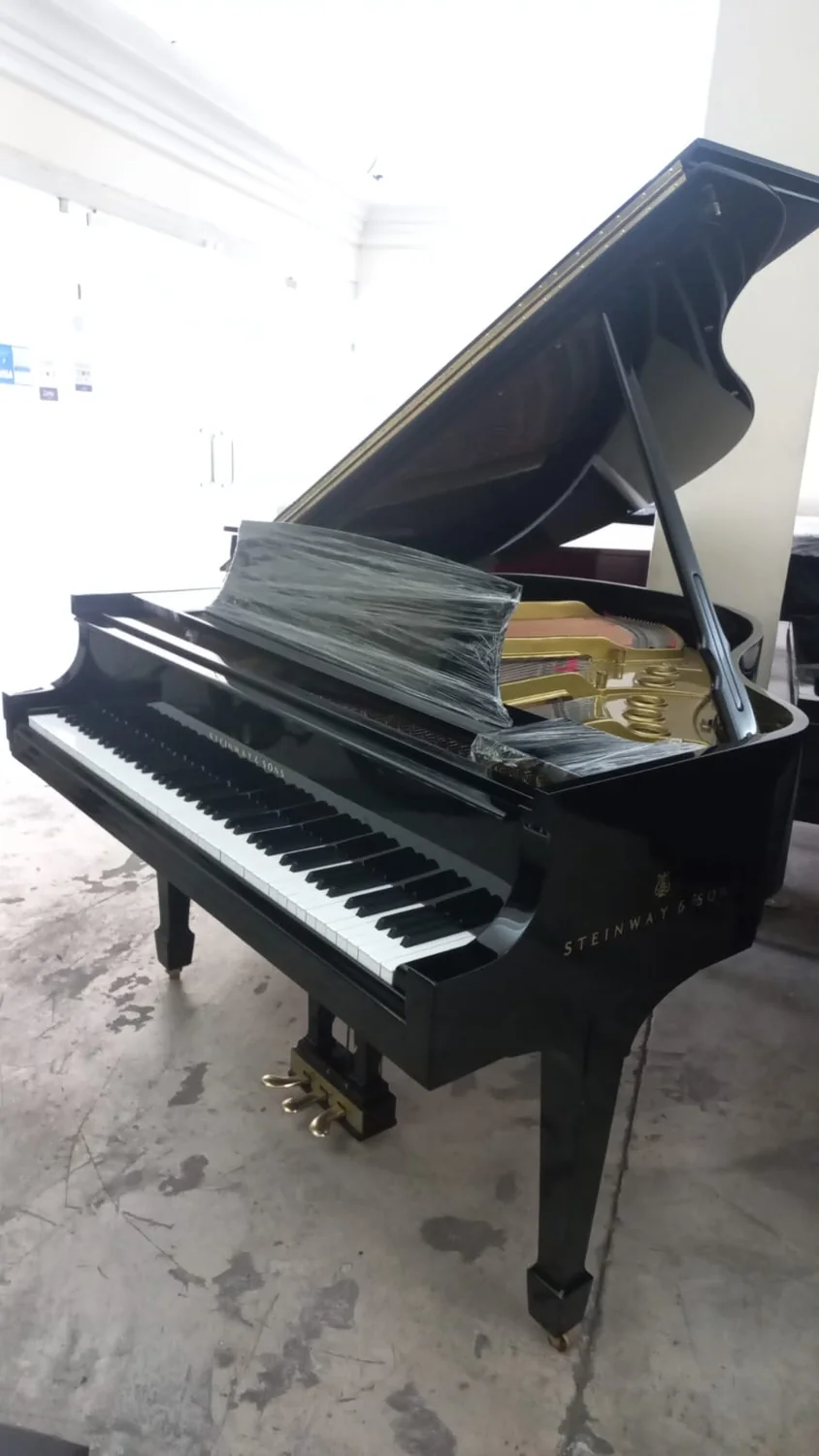 STEINWAY AND SONS · S 1/4 de cola